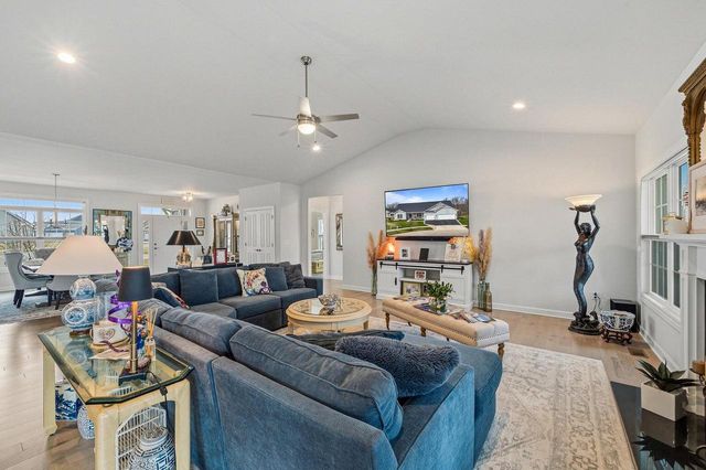 1740 Cobblestone COURT, Lake Geneva, WI 53147