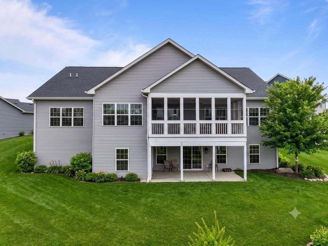 1740 Cobblestone COURT, Lake Geneva, WI 53147