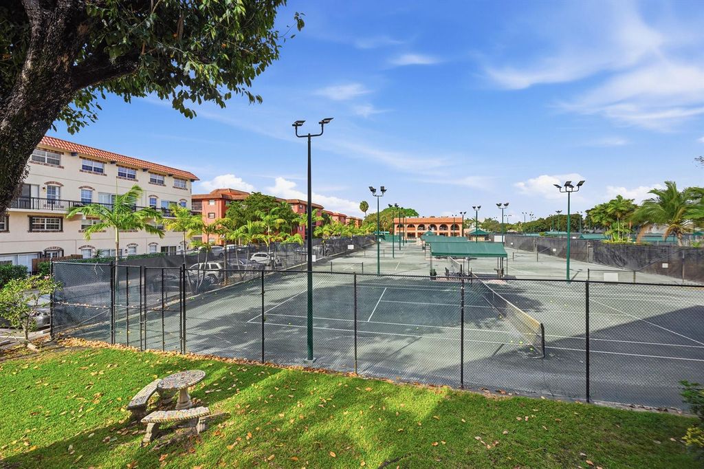 630 Tennis Club Drive Apt 204, Fort Lauderdale, FL 33311