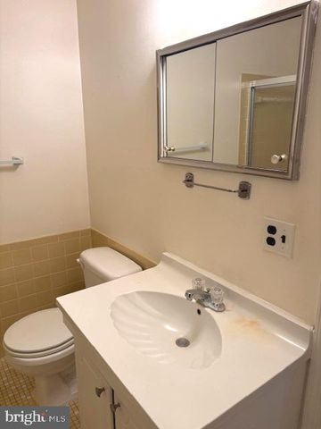 8 CHARLES CARROLL BLDG, Turnersville, NJ 08012