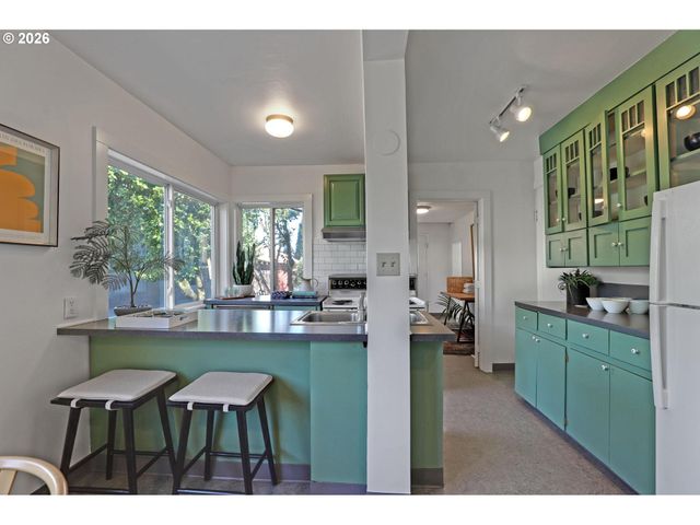 4737 Ne MASON St, Portland, OR 97218
