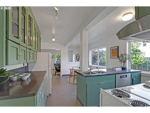 4737 Ne MASON St, Portland, OR 97218