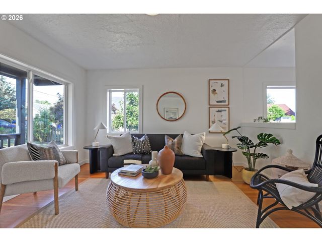 4737 Ne MASON St, Portland, OR 97218