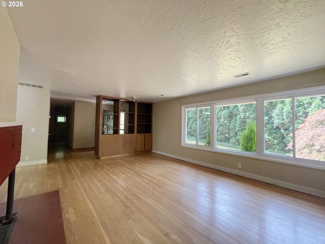 18100 BRYANT Rd, Lake Oswego, OR 97034
