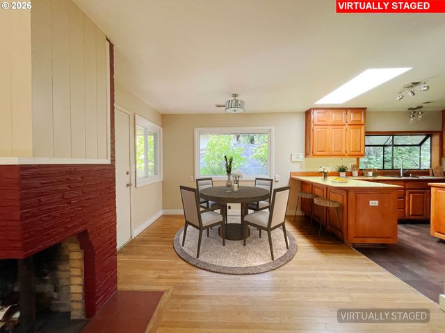 18100 BRYANT Rd, Lake Oswego, OR 97034
