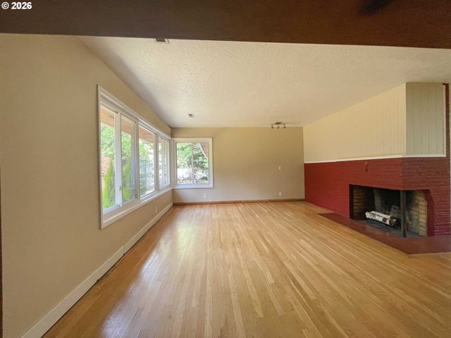 18100 BRYANT Rd, Lake Oswego, OR 97034