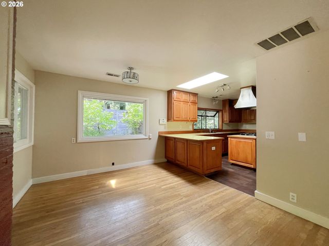 18100 BRYANT Rd, Lake Oswego, OR 97034