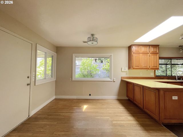 18100 BRYANT Rd, Lake Oswego, OR 97034