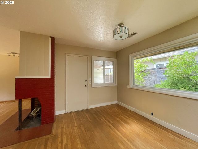 18100 BRYANT Rd, Lake Oswego, OR 97034