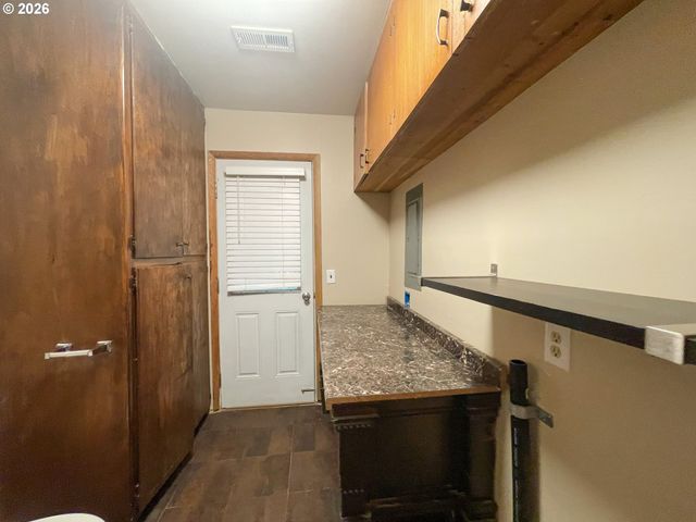 18100 BRYANT Rd, Lake Oswego, OR 97034