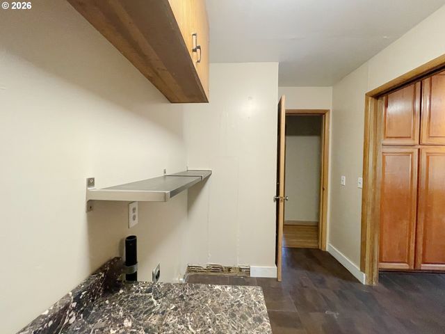 18100 BRYANT Rd, Lake Oswego, OR 97034