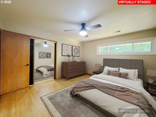 18100 BRYANT Rd, Lake Oswego, OR 97034