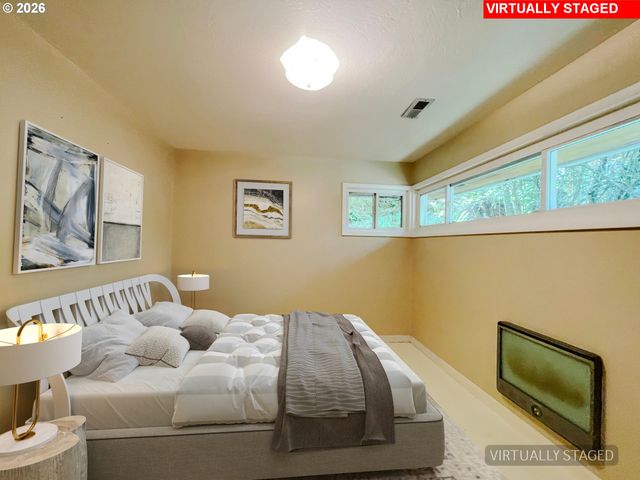 18100 BRYANT Rd, Lake Oswego, OR 97034