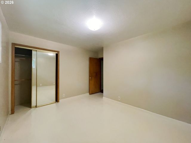18100 BRYANT Rd, Lake Oswego, OR 97034