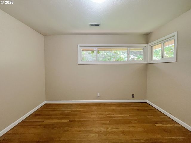18100 BRYANT Rd, Lake Oswego, OR 97034