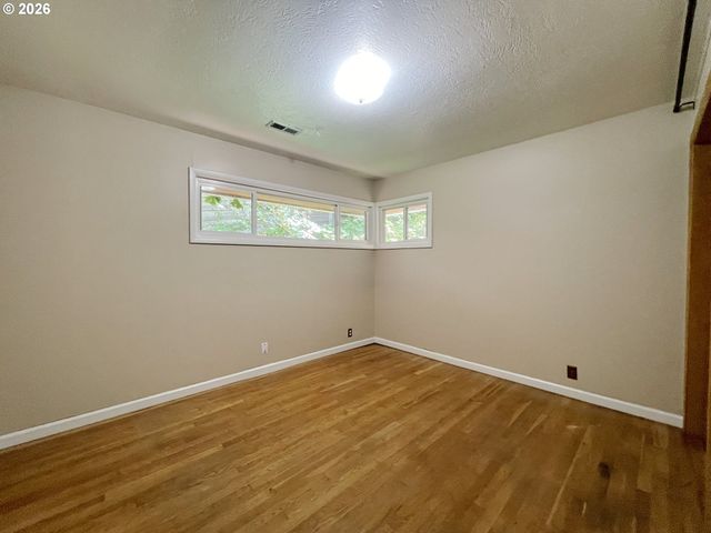 18100 BRYANT Rd, Lake Oswego, OR 97034