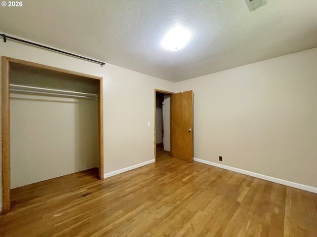 18100 BRYANT Rd, Lake Oswego, OR 97034