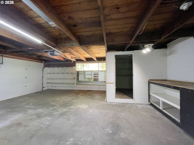 18100 BRYANT Rd, Lake Oswego, OR 97034