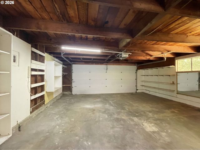 18100 BRYANT Rd, Lake Oswego, OR 97034