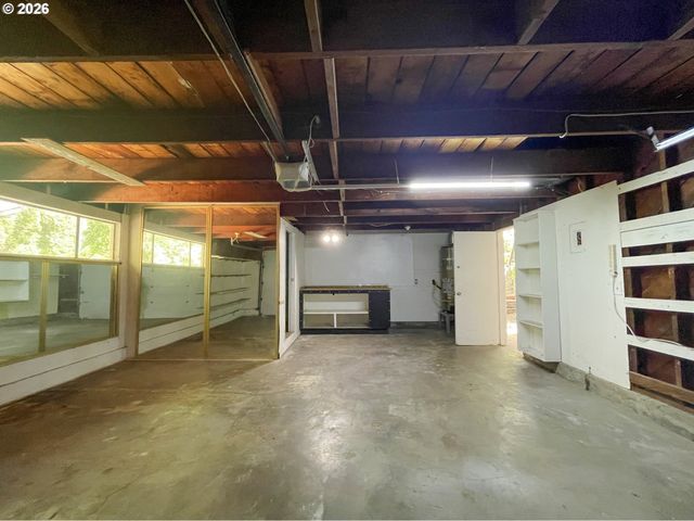 18100 BRYANT Rd, Lake Oswego, OR 97034