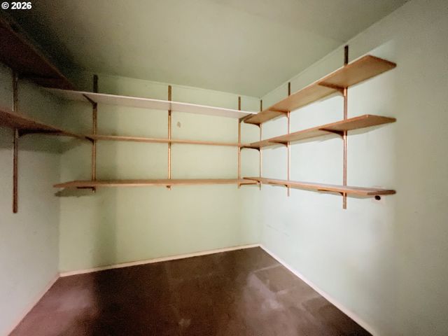 18100 BRYANT Rd, Lake Oswego, OR 97034
