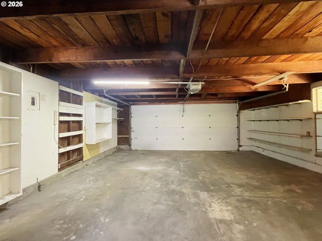 18100 BRYANT Rd, Lake Oswego, OR 97034