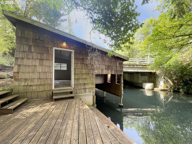 18100 BRYANT Rd, Lake Oswego, OR 97034