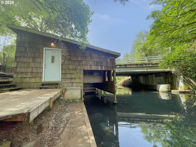 18100 BRYANT Rd, Lake Oswego, OR 97034