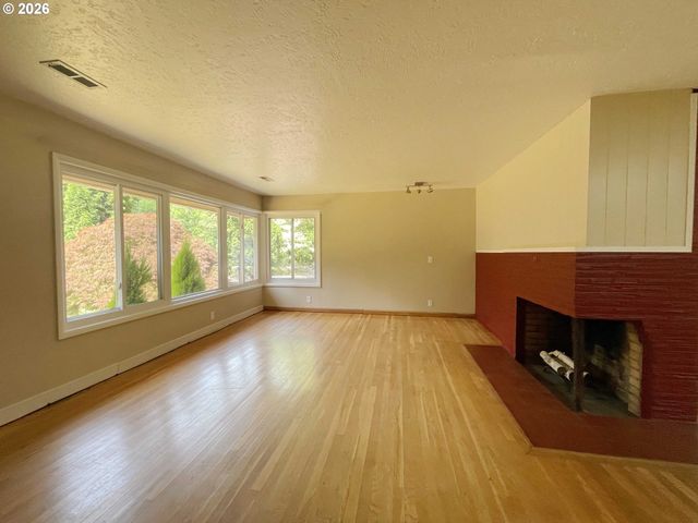18100 BRYANT Rd, Lake Oswego, OR 97034