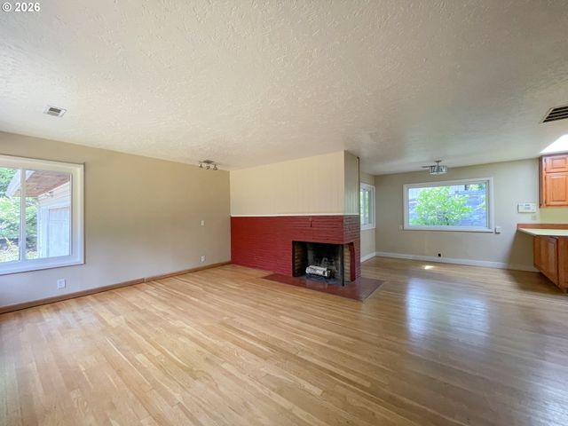 18100 BRYANT Rd, Lake Oswego, OR 97034
