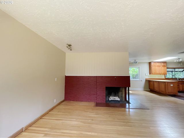 18100 BRYANT Rd, Lake Oswego, OR 97034