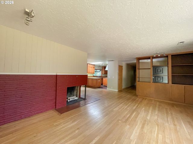 18100 BRYANT Rd, Lake Oswego, OR 97034