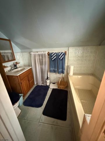 1404 Roselle St, Linden City, NJ 07036
