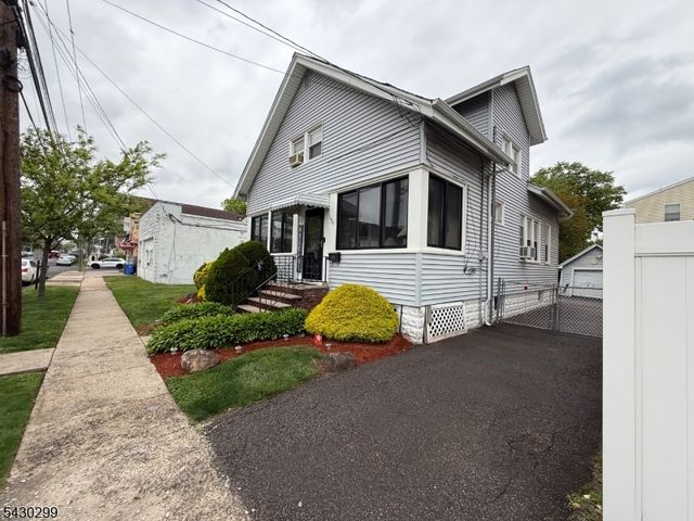 1404 Roselle St, Linden City, NJ 07036