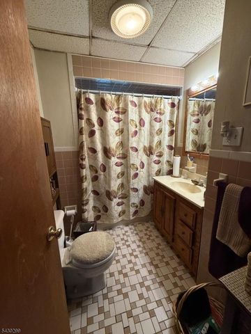 1404 Roselle St, Linden City, NJ 07036