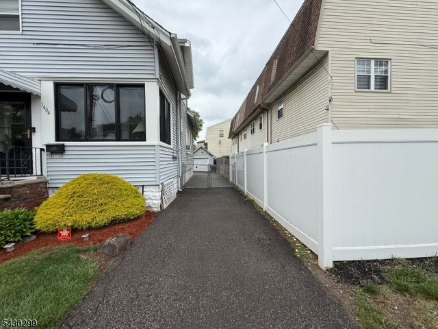 1404 Roselle St, Linden City, NJ 07036
