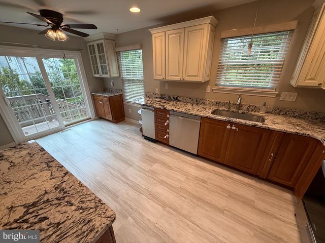 81 KIRKWOOD DR, Newtown, PA 18940