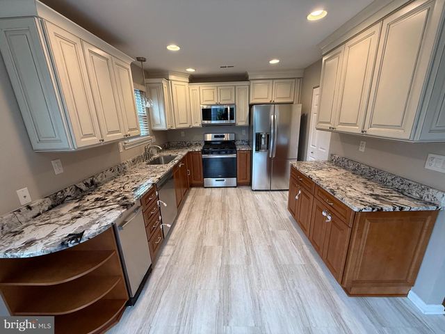 81 KIRKWOOD DR, Newtown, PA 18940