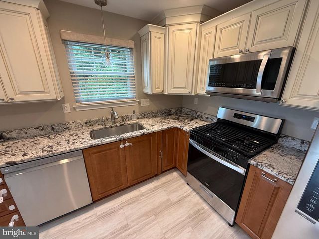 81 KIRKWOOD DR, Newtown, PA 18940
