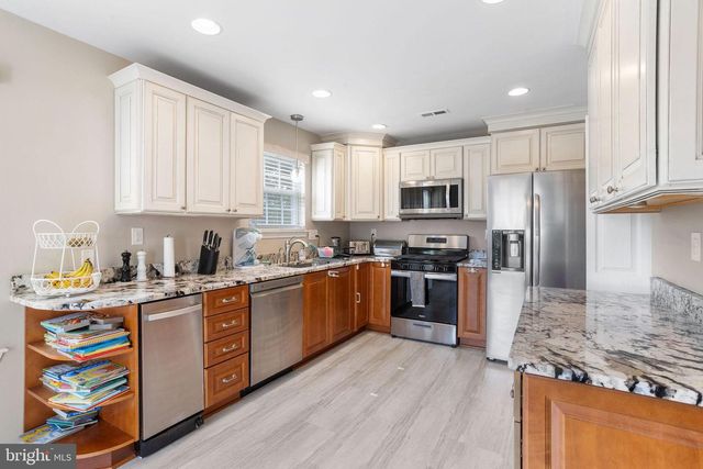 81 KIRKWOOD DR, Newtown, PA 18940