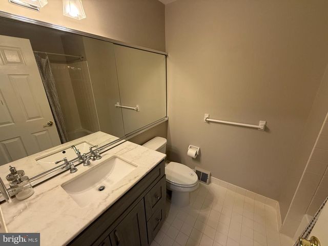81 KIRKWOOD DR, Newtown, PA 18940