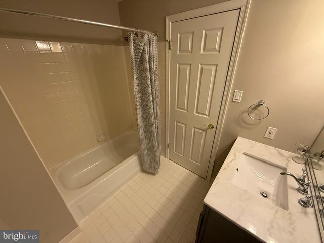 81 KIRKWOOD DR, Newtown, PA 18940