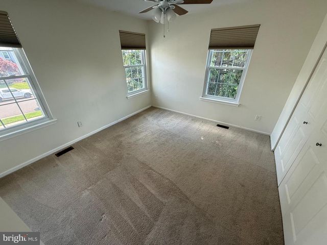 81 KIRKWOOD DR, Newtown, PA 18940