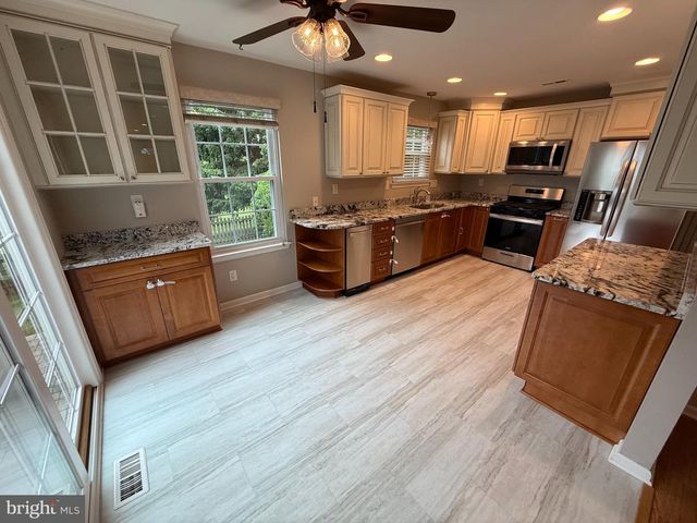 81 KIRKWOOD DR, Newtown, PA 18940