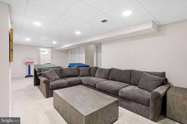 81 KIRKWOOD DR, Newtown, PA 18940