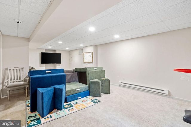 81 KIRKWOOD DR, Newtown, PA 18940