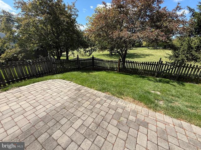 81 KIRKWOOD DR, Newtown, PA 18940
