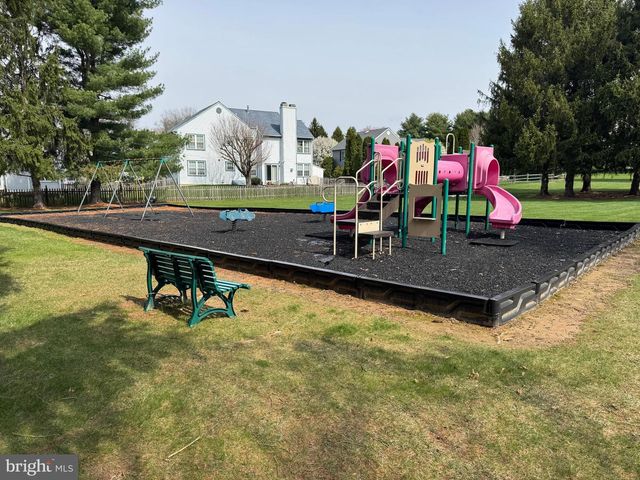 81 KIRKWOOD DR, Newtown, PA 18940