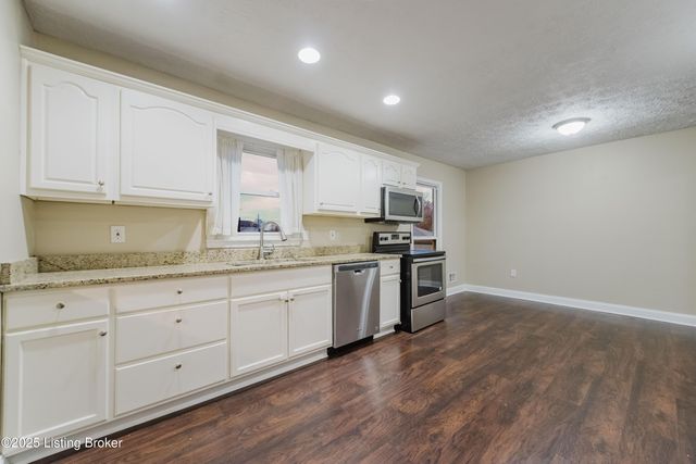 4503 Gaudet Rd, Jeffersontown, KY 40299