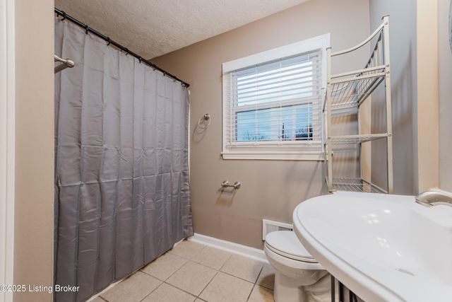 4503 Gaudet Rd, Jeffersontown, KY 40299